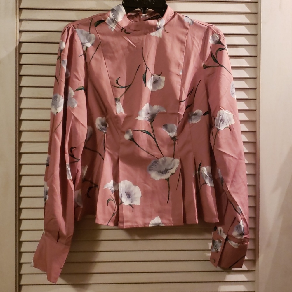 💥NWT Light Pink Floral Blouse💥